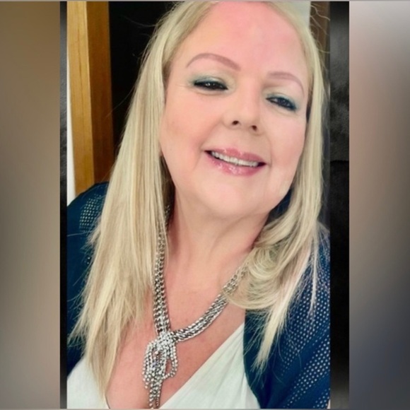 Meet your Posher Ambassadors Level II Giz 5 Stars ๐๐๐๐๐ - Picture 3 of 16